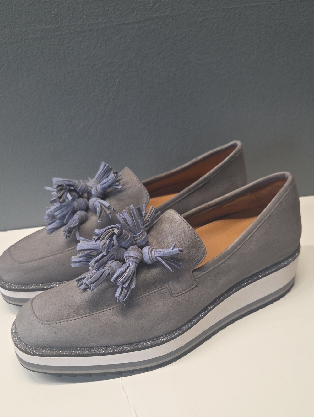 Johnston & Murphy Gray Suede Tassel Platform Loafers Size 8.5